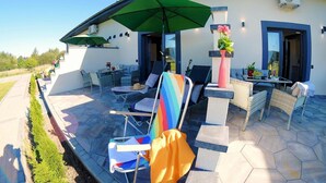 Outdoor dining - Spacious holiday homes with terraces, Mielenko (Mielenko)