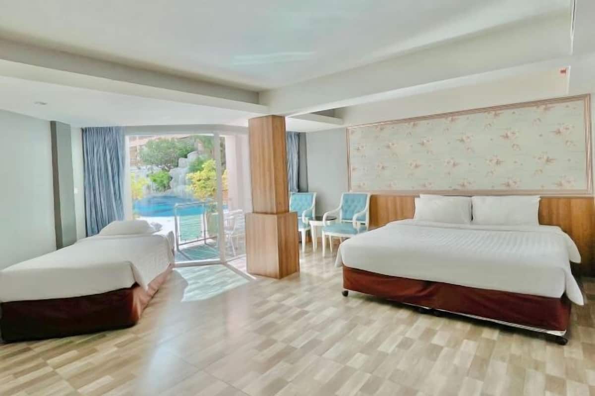 In-room safe, free WiFi, bed sheets