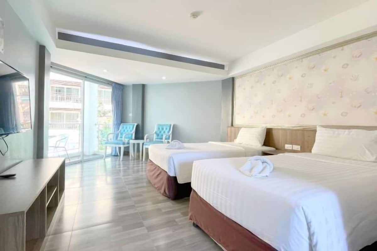 In-room safe, free WiFi, bed sheets