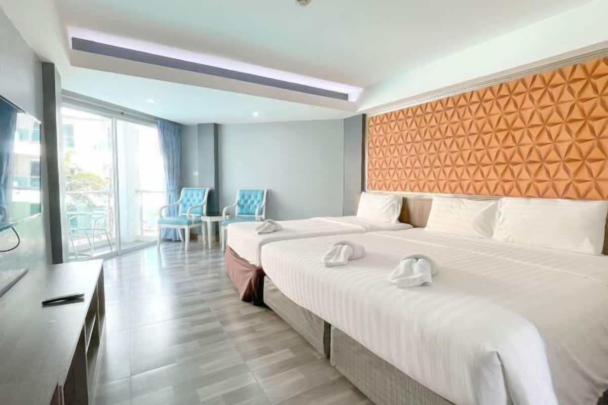 In-room safe, free WiFi, bed sheets