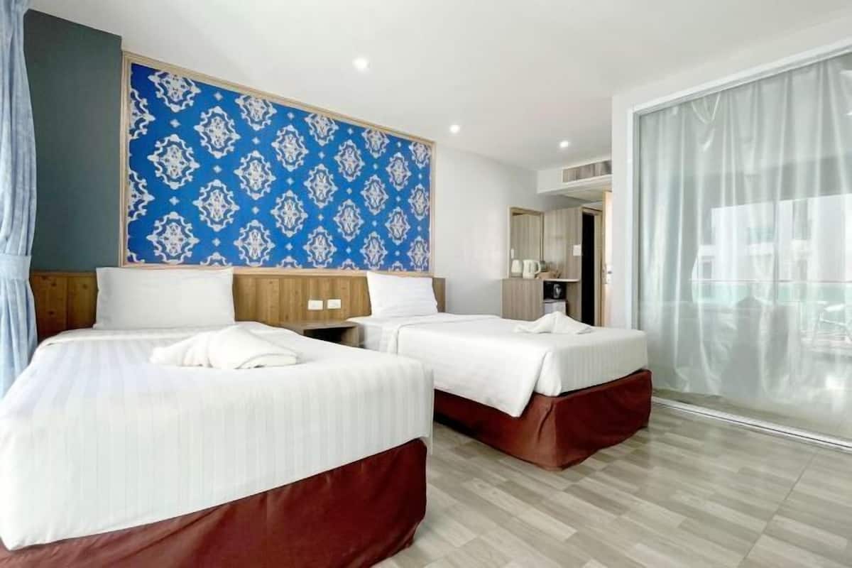 In-room safe, free WiFi, bed sheets