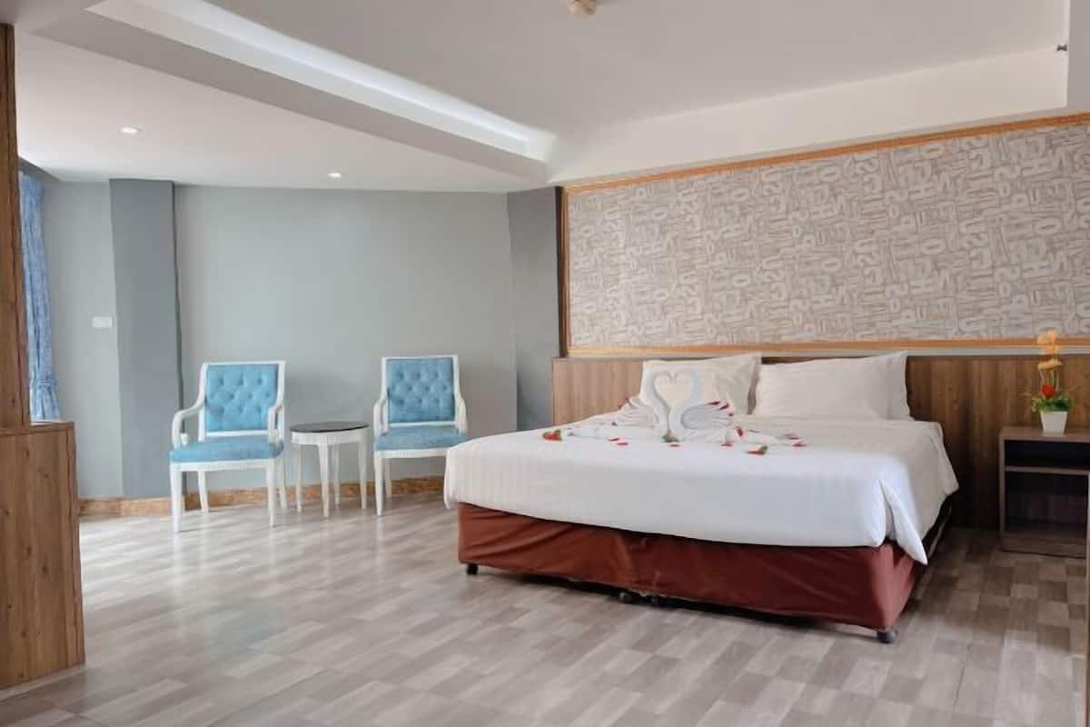 1 bedroom, in-room safe, free WiFi, bed sheets