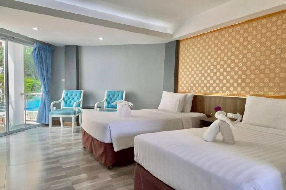 In-room safe, free WiFi, bed sheets