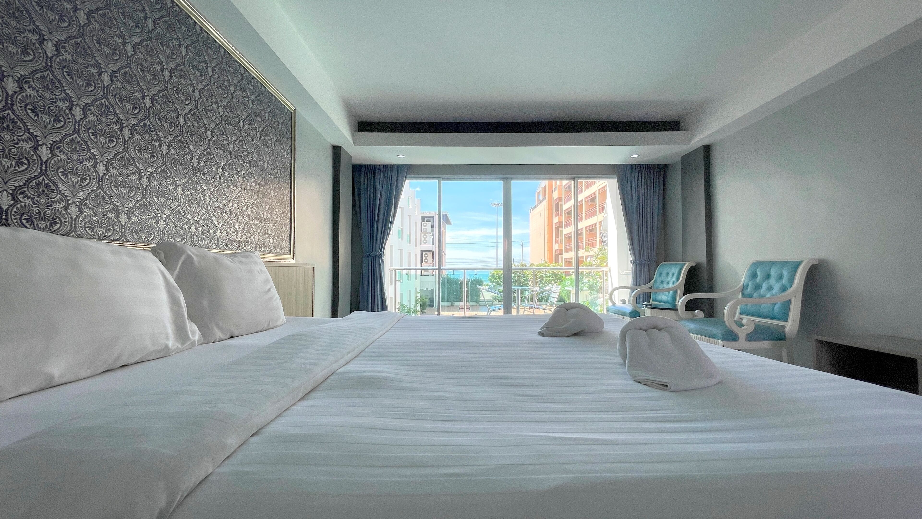 Deluxe Room, 1 King Bed, Sea View | In-room safe, free WiFi, bed sheets