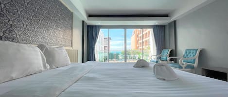 华丽客房, 1 张特大床, 海景 | 客房内保险箱、免费 WiFi、床单