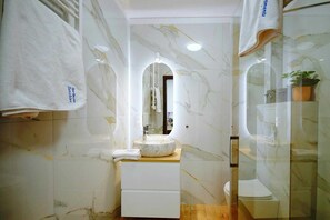 Shower, towels