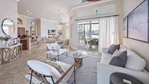 Maison, plusieurs lits (354 Edgewater Court) | Coin séjour