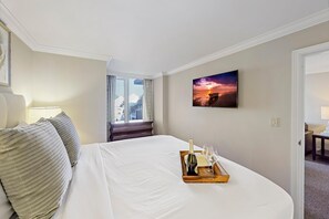 公寓式客房, 1 张特大床和 1 张沙发床 (Marco Beach Ocean Resort Unit 712) | 1 多间卧室