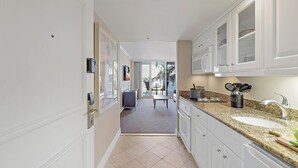 Private kitchen - Marco Beach Ocean Resort Unit 712 (Marco Island)