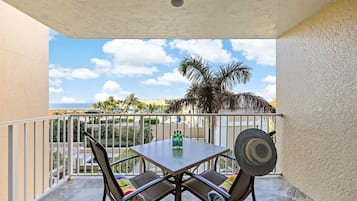 Condo, 1 très grand lit et 1 canapé-lit (Marco Beach Ocean Resort Unit 712) | Terrain de l’hébergement