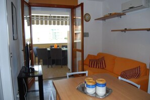 Apartment, 1 Bedroom, Balcony, Ocean View | Dining