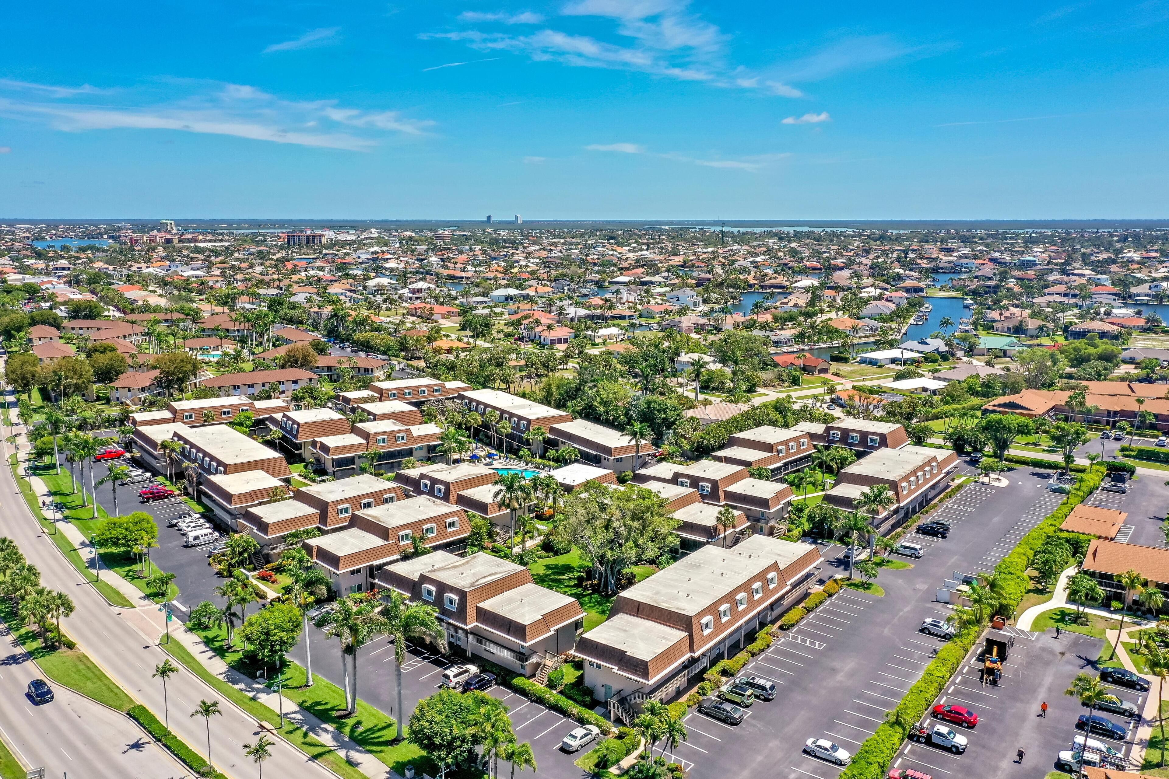 شقة - سرير كبير (Quaint condo steps to the beach and d) | المنشأة من الخارج