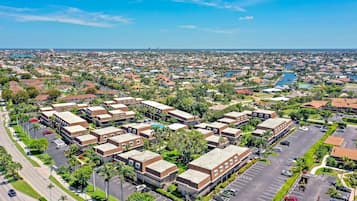 ุงูู
ูุดุฃุฉ ู
ู ุงูุฎุงุฑุฌ