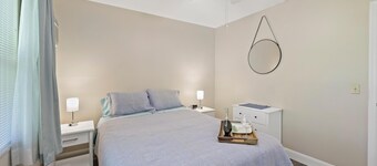 Quaint Condo Steps to the Beach and Dining