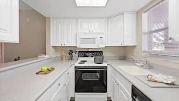 Condo, 1 Queen Bed (Quaint condo steps to the beach and d) | Private kitchen