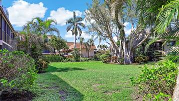 Condo, 1 Queen Bed (Quaint condo steps to the beach and d) | Property grounds