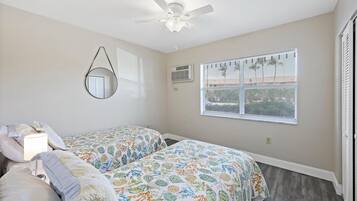 Condo, 1 Queen Bed (Quaint condo steps to the beach and d) | 2 bedrooms