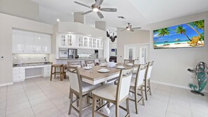 Private kitchen - 444 River Court (Marco Island)