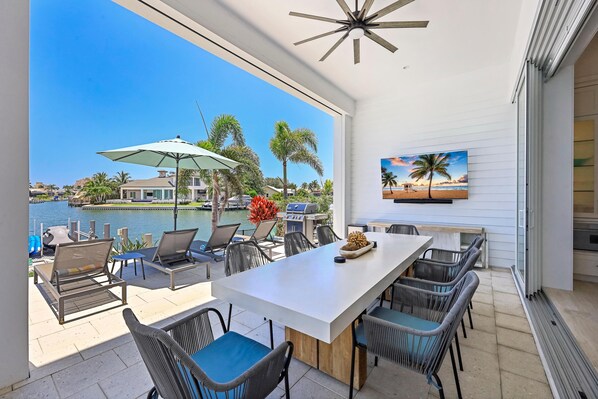 House, Multiple Beds (Waterfront home with pool, spa and ka) | Outdoor dining