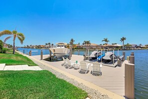 Casa, várias camas (Waterfront home with pool, spa and ka) | Marina