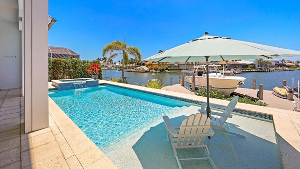 Huis, Meerdere bedden (Waterfront home with pool, spa and ka) | Zwembad