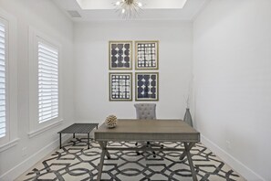 Hus, flere senger (Waterfront home with pool, spa and ka) | Spiseområde