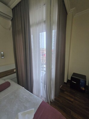 Premium bedding, down duvets, desk, laptop workspace - Mahali Hotel (Batumi)