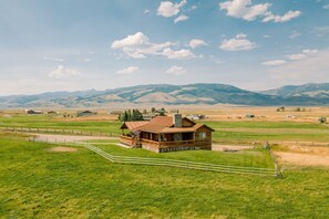 Exterior - Horseshoe Ranch in Paradise Valley near Yellowstone (Livingston)