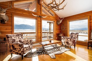 Interior - Horseshoe Ranch in Paradise Valley near Yellowstone (Livingston)
