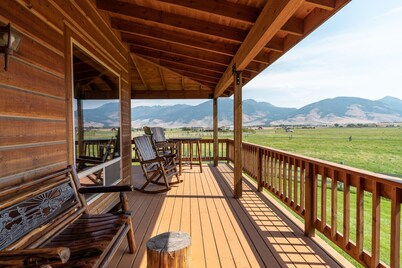 Horseshoe Ranch in Paradise Valley near Yellowstone