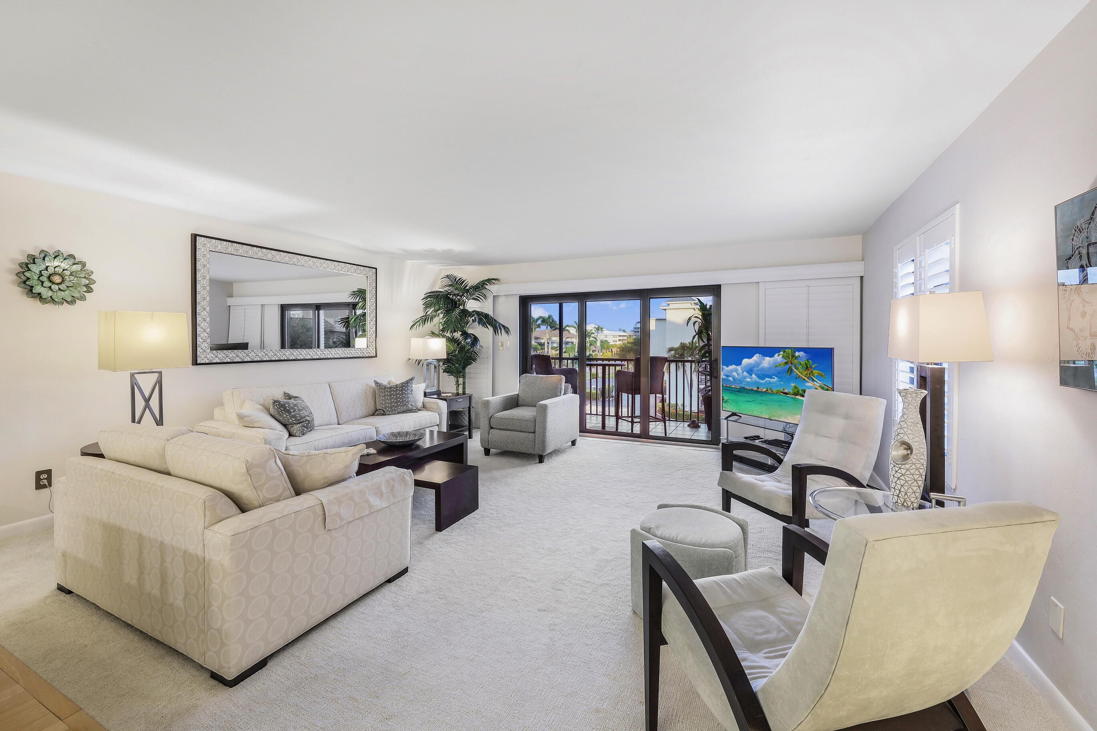 Condo, Multiple Beds (Delightful south end condo with pool.) | Living area