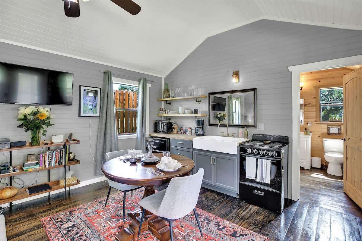 平房, 1 張特大雙人床, 庭院, 山景 (6426 Old San Elm) | 私人廚房 | 咖啡機/沖茶器