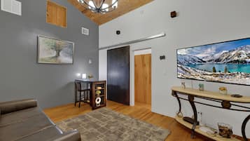 Studio, 1 Tempat Tidur King, hot tub | Interior