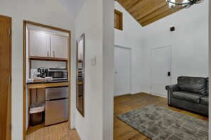 Interior - Arbor Inn-2 Blocks to Main Street! (Fredericksburg)