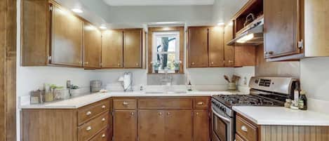 Maison, plusieurs lits, patio (802 East Austin St.) | Cuisine privée