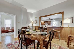 House, Multiple Beds, Patio (802 East Austin St.) | Dining