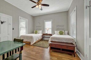 2 habitaciones, decoración personalizada y muebles diferentes