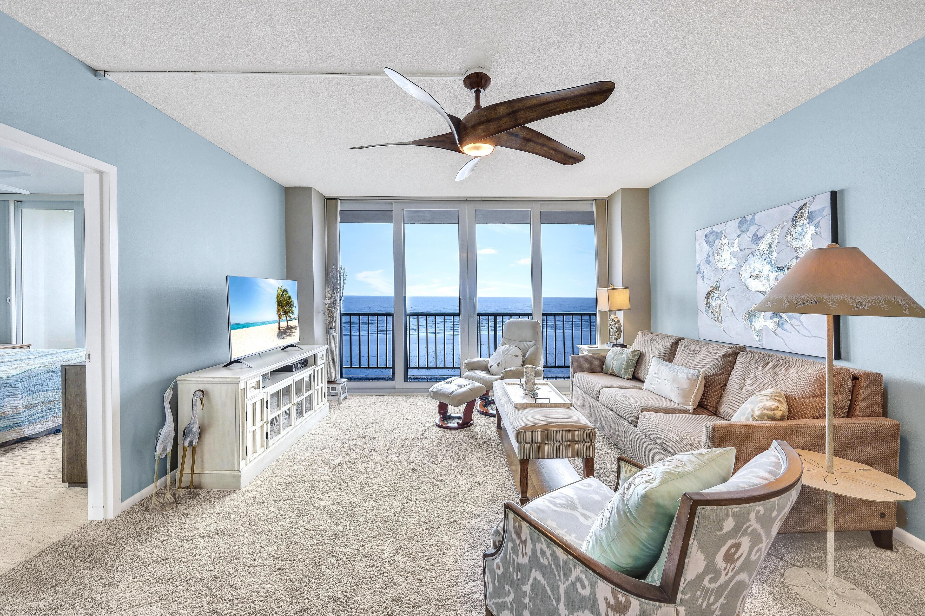 Condo, Multiple Beds (Breezy beachfront condo with panorami) | Living area
