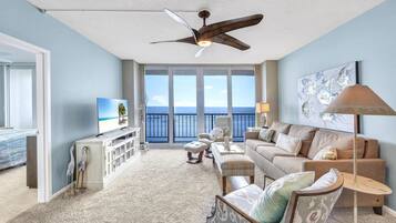 Condo, Multiple Beds (Breezy beachfront condo with panorami) | Living area