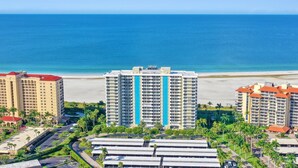 Apartment, Mehrere Betten (Breezy beachfront condo with panorami) | Strand-/Meerblick