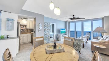 Condo, Multiple Beds (Breezy beachfront condo with panorami) | Living area