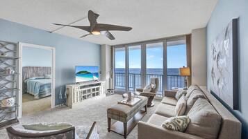 Condo, Multiple Beds (Breezy beachfront condo with panorami) | Living area