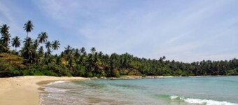 Hiriketiya Cove Inn- 5 bedroom house w/breakfast included