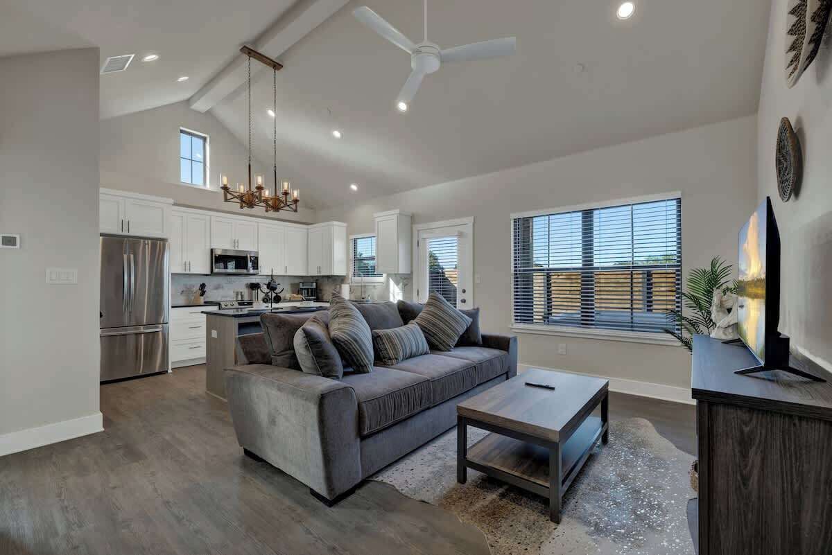 Condo, 1 King Bed with Sofa bed, Hot Tub (930 S Eagle B2 #204) | Living area