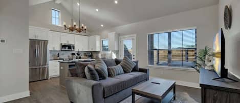 Condo, 1 King Bed with Sofa bed, Hot Tub (930 S Eagle B2 #204) | Living area