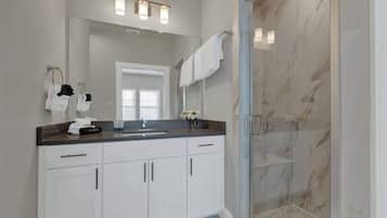 Condo, 1 King Bed with Sofa bed, Hot Tub (930 S Eagle B2 #204) | Bathroom | Towels