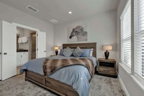 Apartment, 1 King-Bett und Schlafsofa, Whirlpool (930 S Eagle B2 #204)