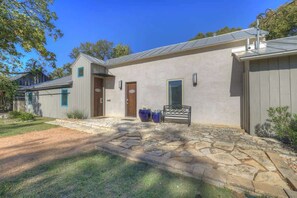 Exterior - Guest Quarters - 2 Blocks to Main Street! (Fredericksburg)