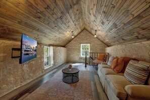 House, Multiple Beds, Patio (465 Bear Crk H & G) | Living area