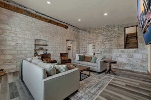 House, Multiple Beds, Patio (465 Bear Crk H & G) | Living area